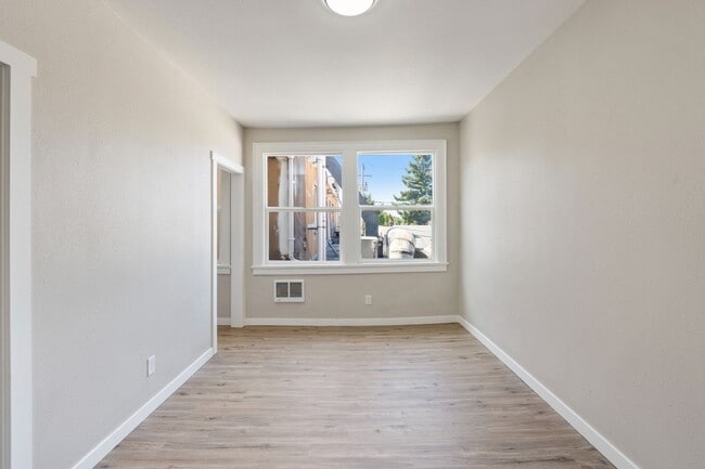 Building Photo - Fully Renovated Studio - Near PDX Airport ...