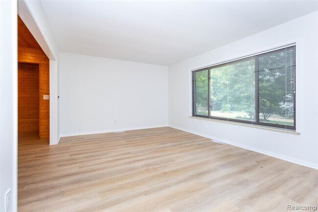 Building Photo - 7580 Thornwood St