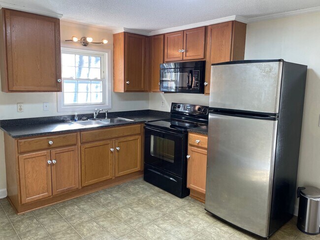 Building Photo - 1143