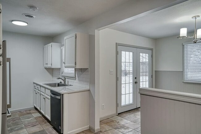 Building Photo - 2423 S 51st Ct