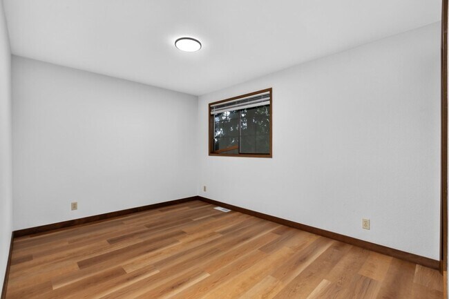 Building Photo - 10612 NE 154th Pl