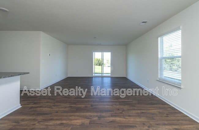 Building Photo - 2063 Southwood Cir