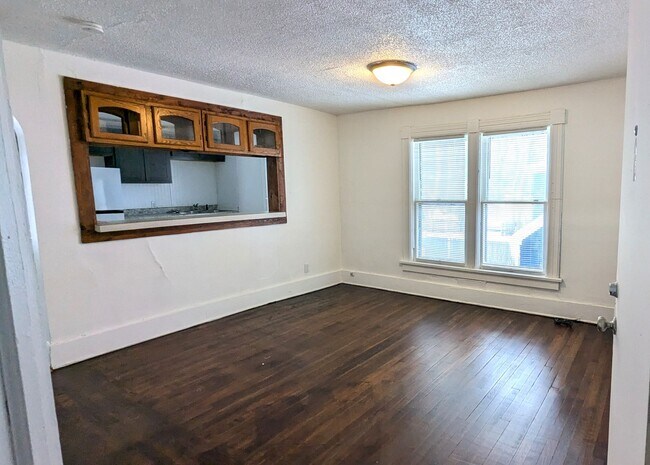 Building Photo - 2516 5th St