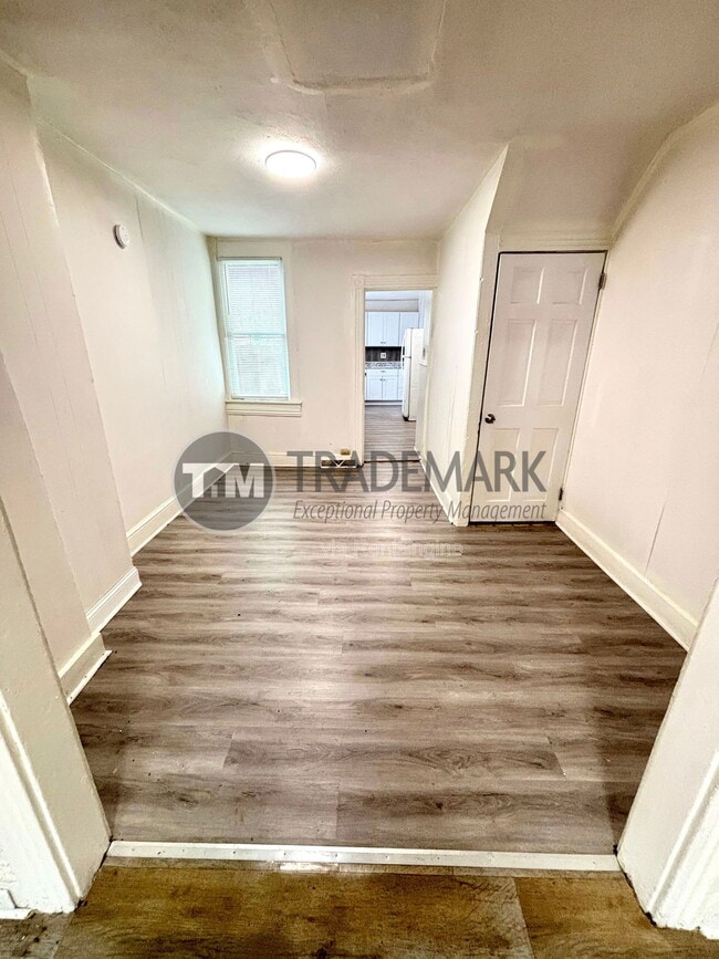 Building Photo - 513 Green St