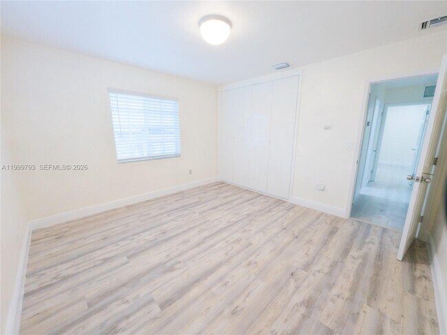 Building Photo - 5781 SW 25th St