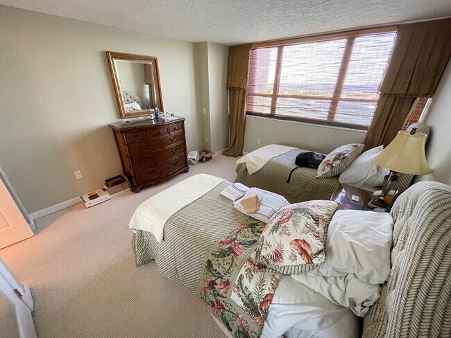 Building Photo - 5600 N Flagler Dr