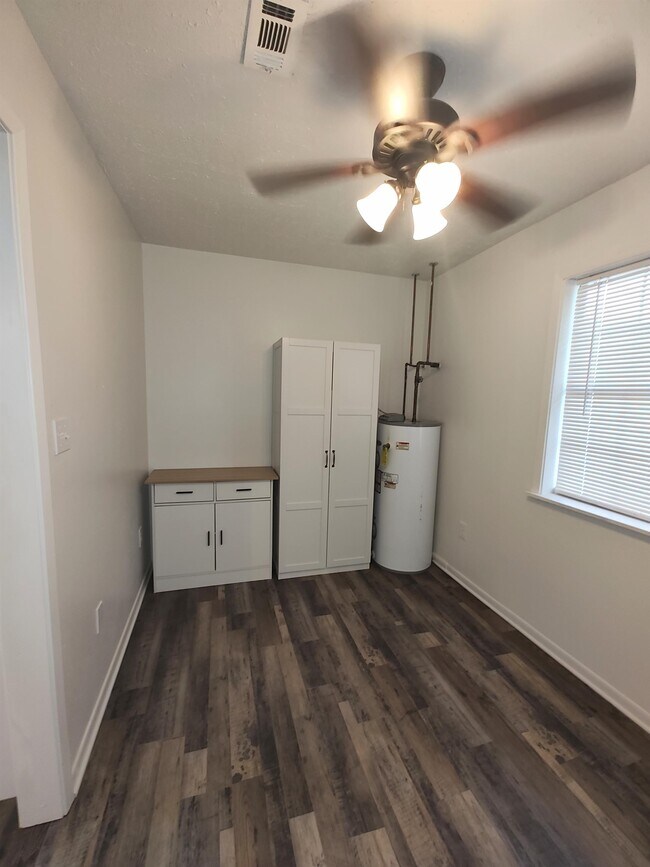 Building Photo - 105 Lumberton Dr