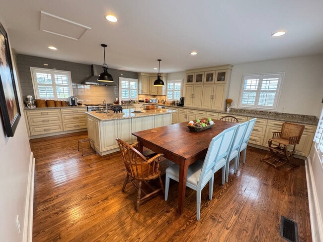 Building Photo - 16615 Spotswood Trail