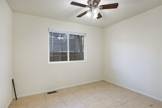 Building Photo - Recently Updated Spacious House Westwood!