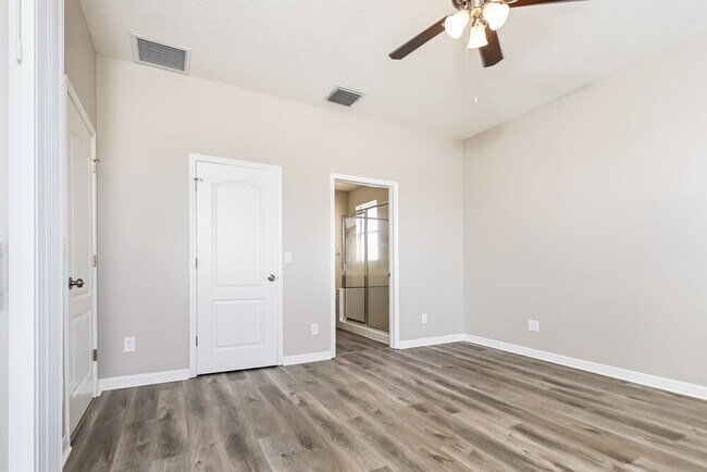 Building Photo - 5110 Clover Mist Dr