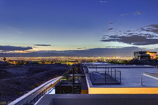 Building Photo - 917 Vegas View Dr