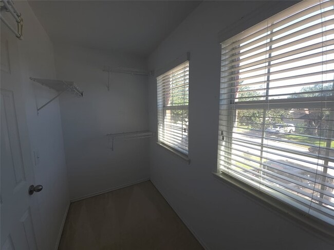 Building Photo - 3027 Providence Oak St