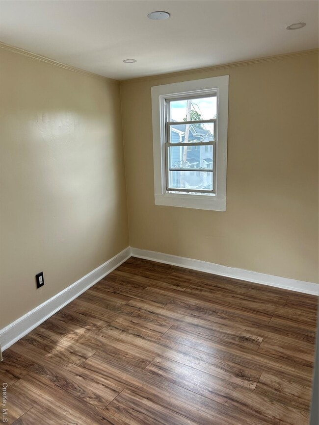 Building Photo - 85 Ashford Ave