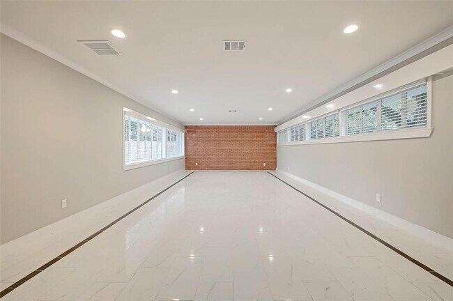 Building Photo - 2509 Maroneal St