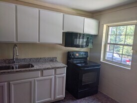 Building Photo - 121 Davidson Dr
