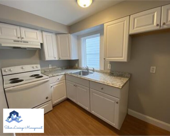 Building Photo - 206 Connors St