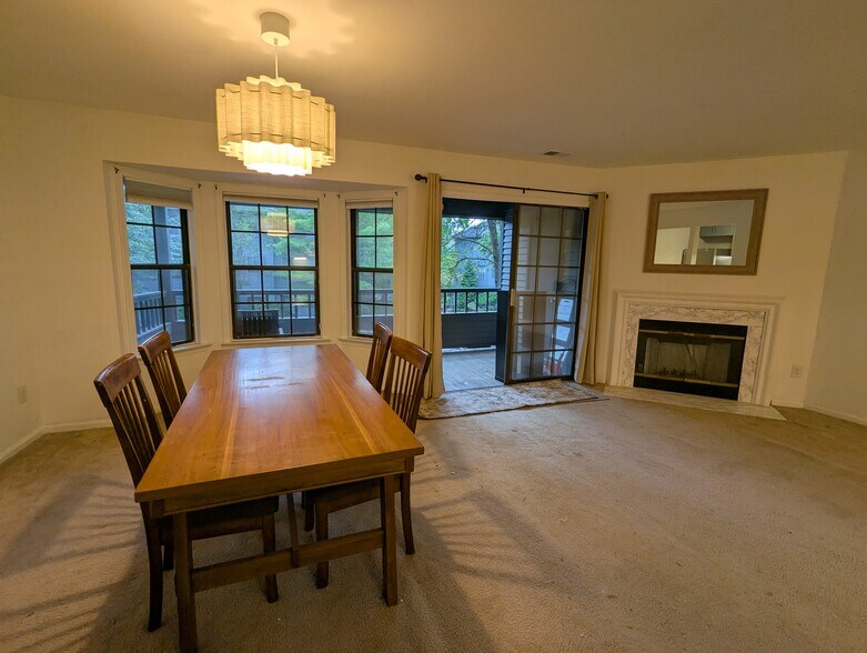 Building Photo - 1008 Woodhaven Dr