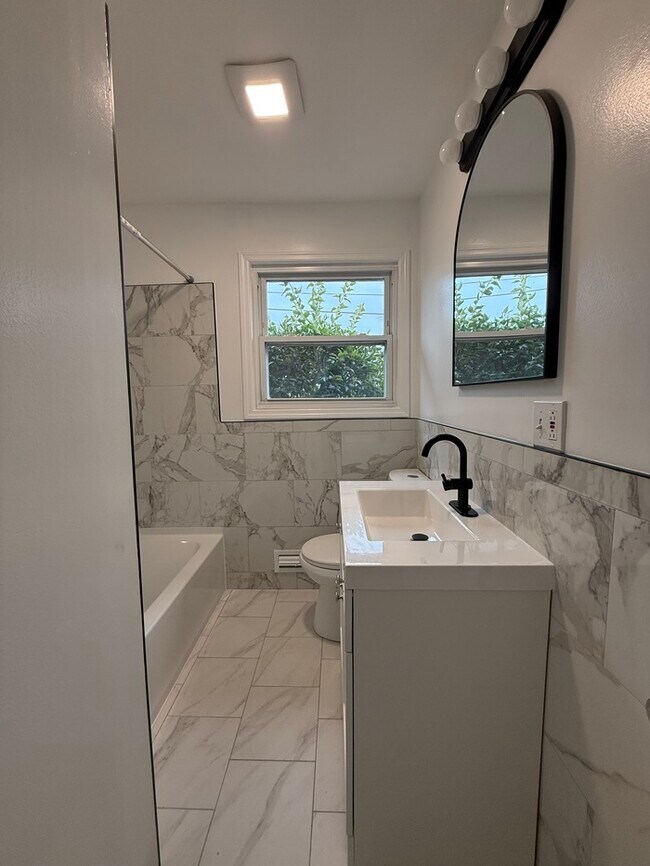 Building Photo - 23 Lamont Rd