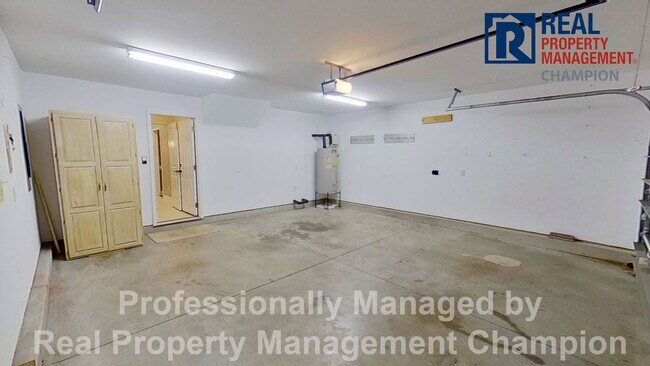 Building Photo - Beautiful home boasts open floorplan, screened porch, and spacious fenced yard