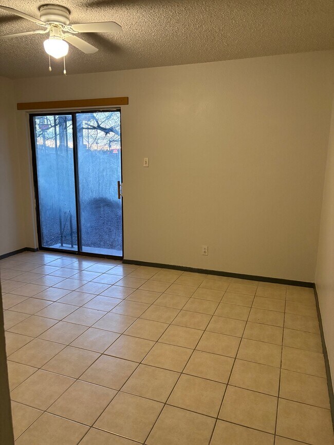 Building Photo - 1901 Amy Sue Dr