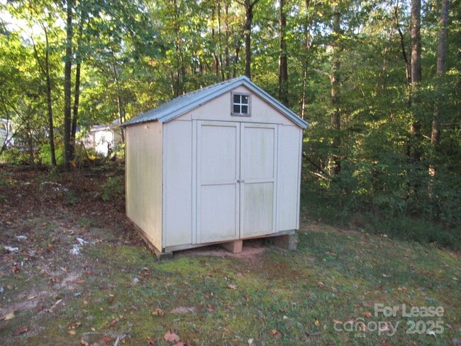 Building Photo - 368 Hudson White Trail