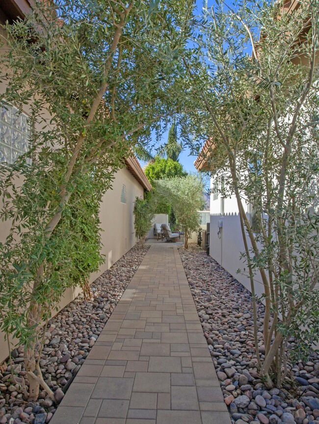 Building Photo - 79985 Rancho La Quinta Dr