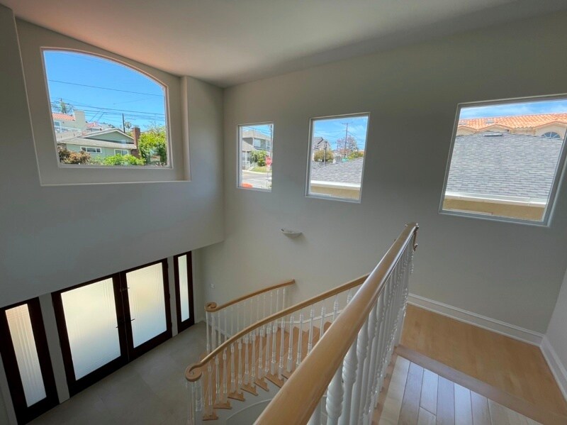 Building Photo - 1120 Steinhart Ave