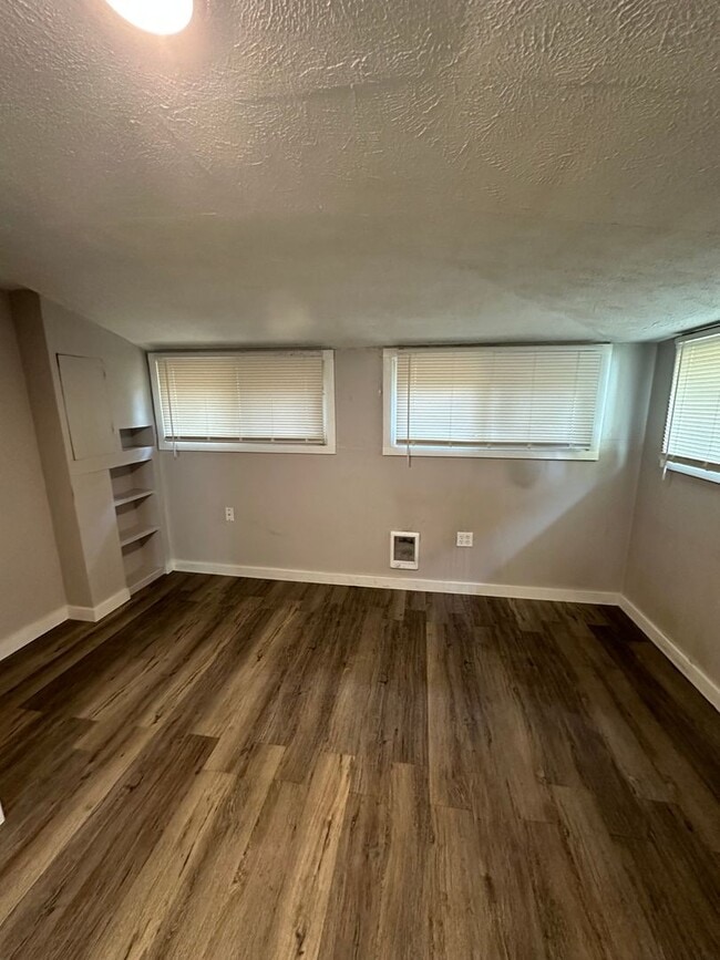 Building Photo - Charming 3/1 Near Northtown Mall