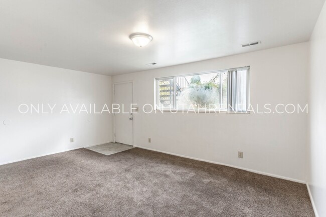 Building Photo - 1036 S Virginia Cir