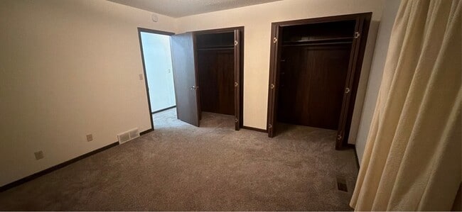 Building Photo - 524 Breezy Point Dr