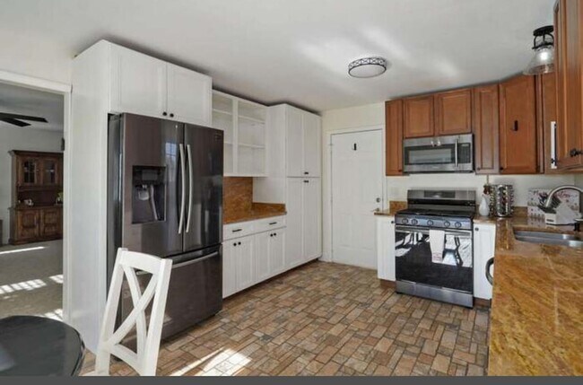 Building Photo - 8890 W Farm Rd 104