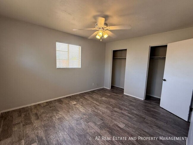 Building Photo - 1725 S Farmer Ave