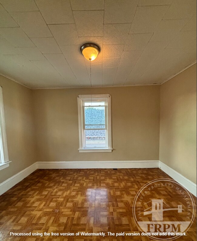 Building Photo - 528 4th St