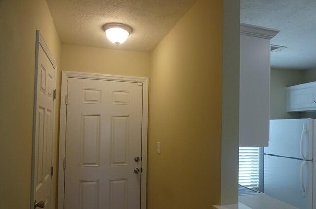 Building Photo - 5166 Aruba Cir