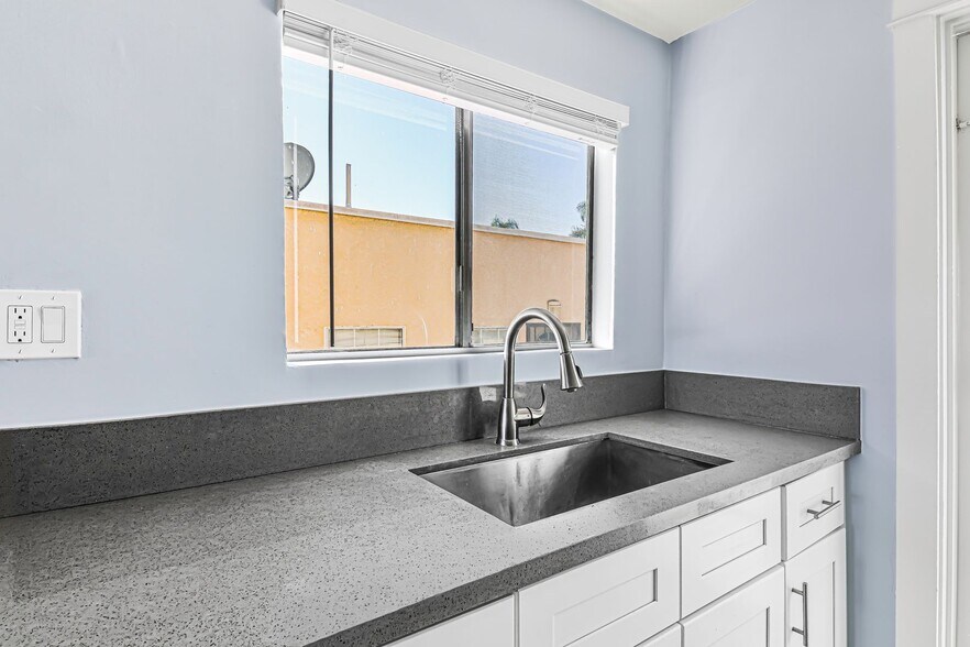 Building Photo - 119 Orange Ave