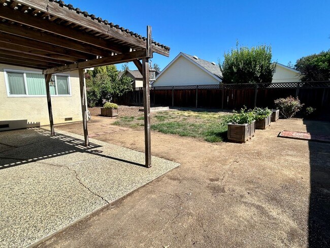 Building Photo - Beautiful Home in Great Neighborhood! Avai...