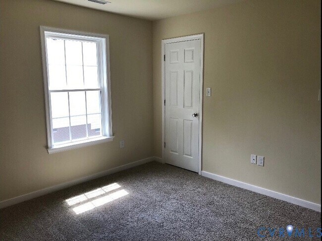 Building Photo - 1601 Southcreek Dr