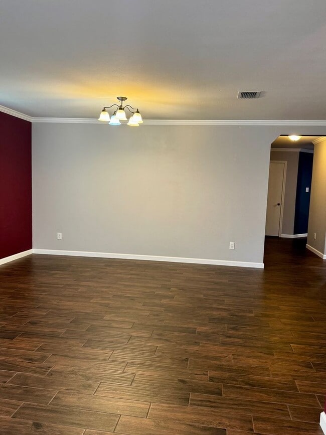 Building Photo - 232 Weeping Willow