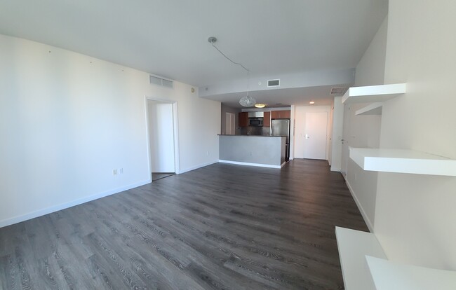 Living room/dining - 300 S Biscayne Blvd