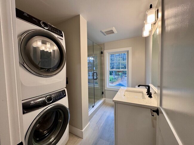 Building Photo - 57 Salem St