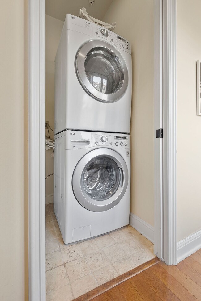 Washer and dryer - 108 S El Molino Ave