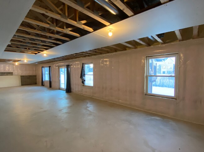 Building Photo - 906 Taft St S