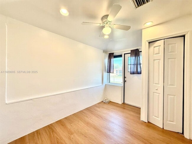 Building Photo - 2403 Scott St