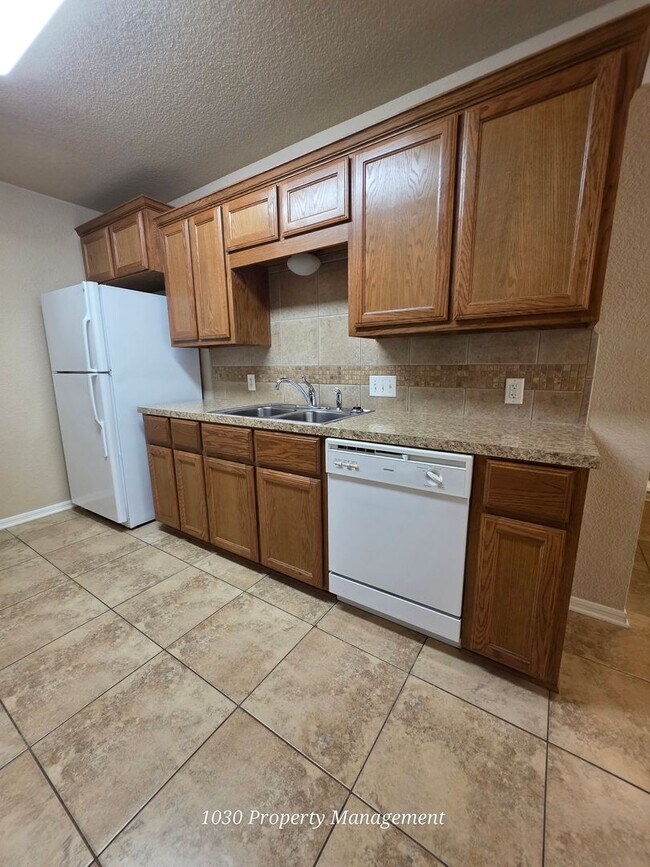 Building Photo - 2 Bed/2 Bath Duplex in Trimmier Estates! 500.00 off 1st full months rent