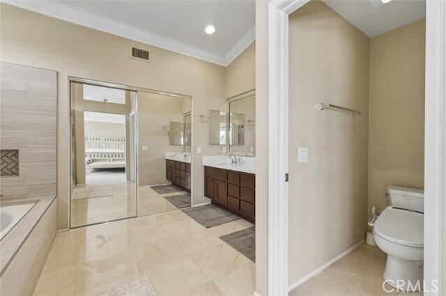 Building Photo - 4640 E Somerton Ave