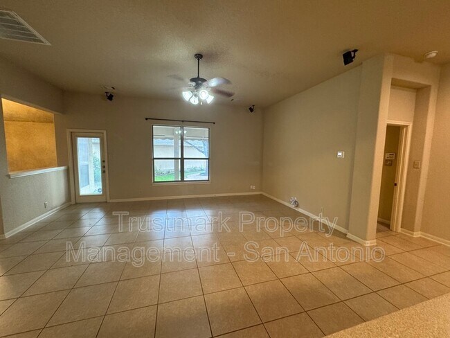 Building Photo - 450 Flippin Estates