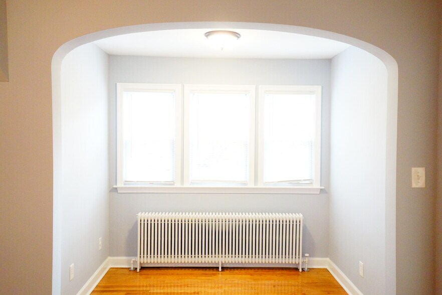 Building Photo - 807 Kennebec Ave
