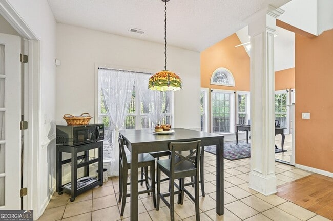 Building Photo - 255 Squire Ln