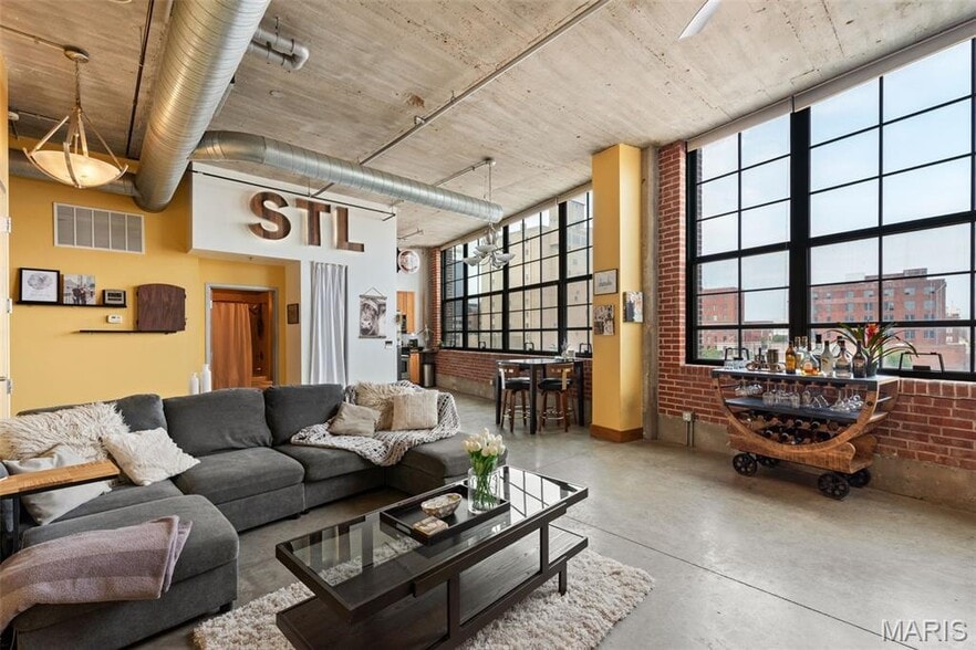 Building Photo - 2323 Locust St