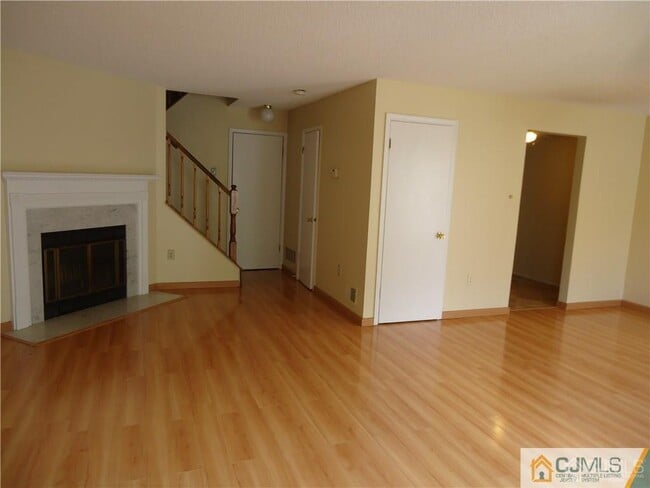 Building Photo - 5 Pembrook Ave